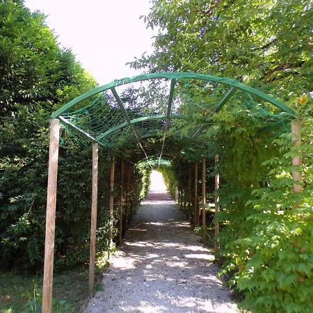 Hotel Domaine De Lacave 2*
