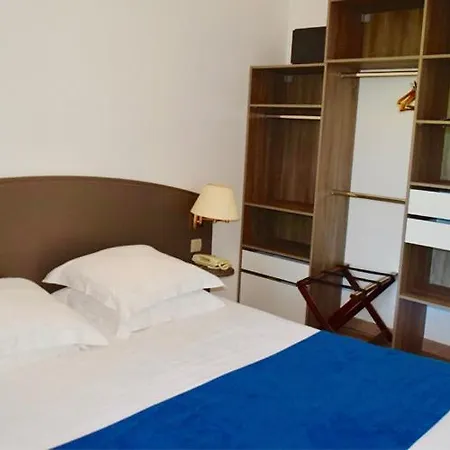 Hotel Domaine De 2*