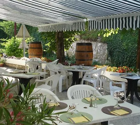 Domaine De Lacave Hotel